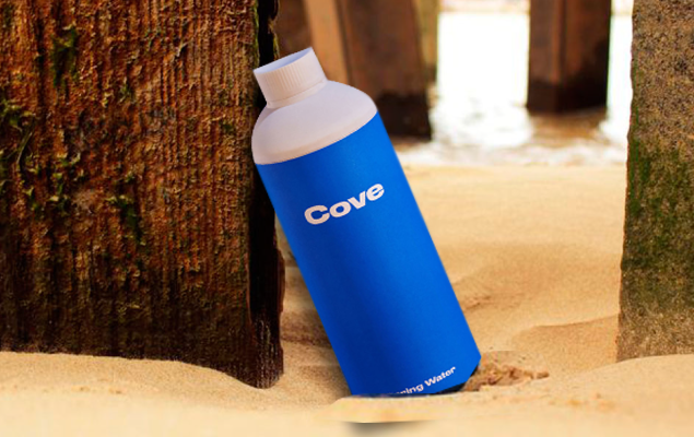 Empresa lança garrafa que é biodegradável na água, na areia e até no lixo