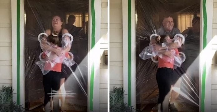 Criança inventa cortina de plástico para abraçar avós