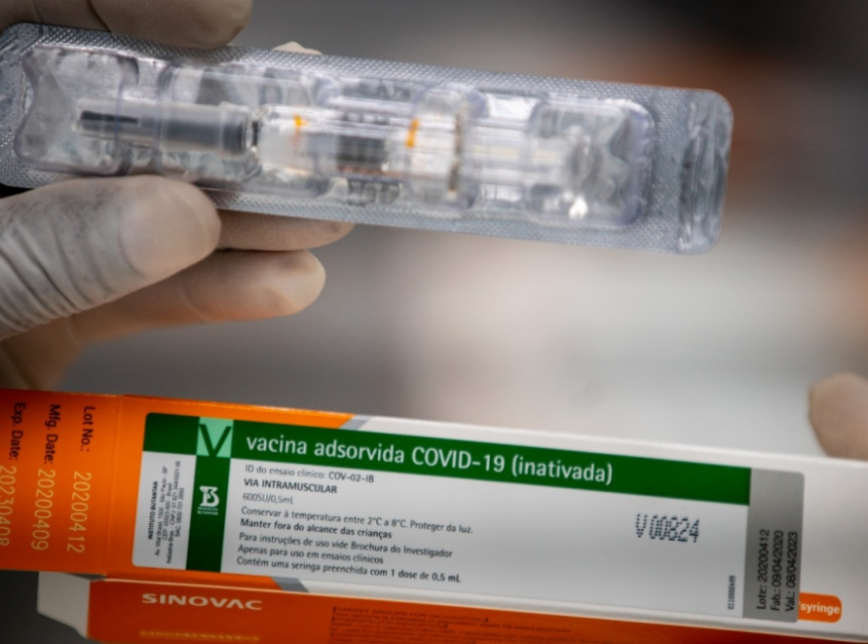 Coronavirus: 1° lote da CoronaVac chega ao Brasil